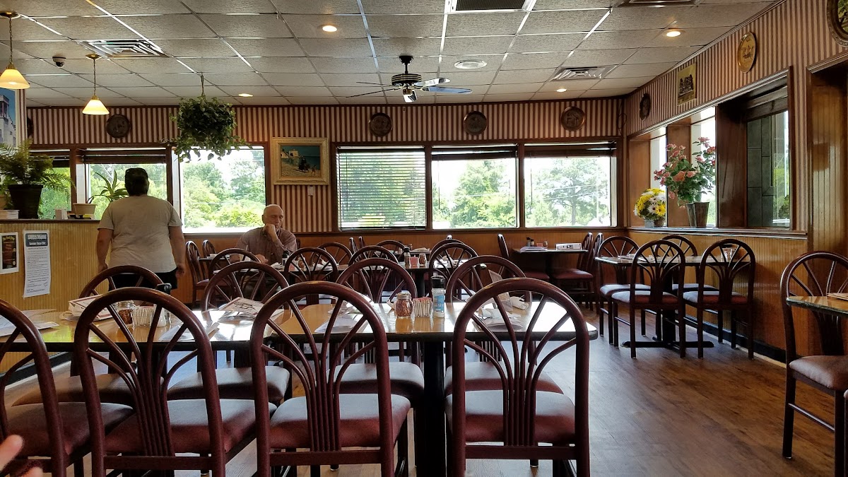 Elgin House of Pizza Restaurant